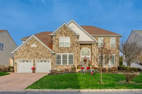 $999,999 | 4 Avolet Court, Mount Sinai, NY 11766