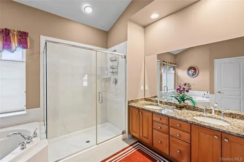 $999,999 | 4 Avolet Court, Mount Sinai, NY 11766