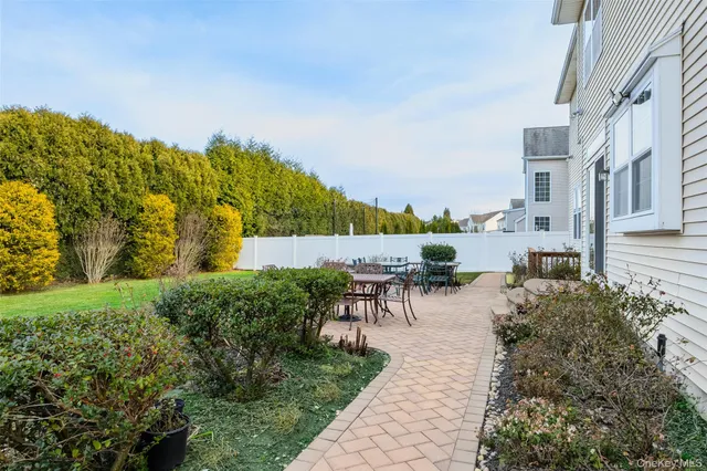 $999,999 | 4 Avolet Court, Mount Sinai, NY 11766