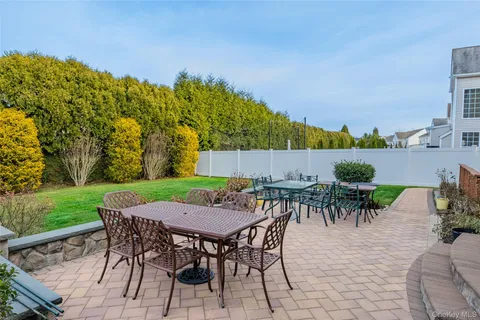 $999,999 | 4 Avolet Court, Mount Sinai, NY 11766