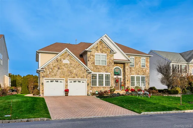 $999,999 | 4 Avolet Court, Mount Sinai, NY 11766