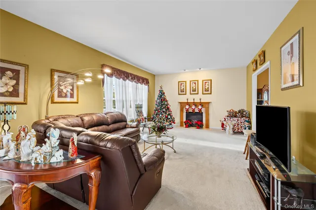 $999,999 | 4 Avolet Court, Mount Sinai, NY 11766