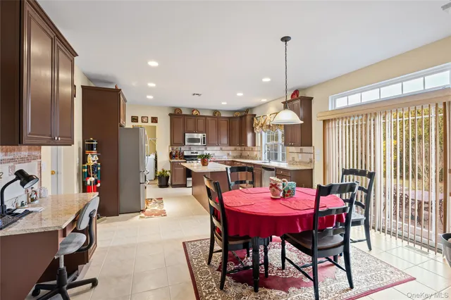 $999,999 | 4 Avolet Court, Mount Sinai, NY 11766