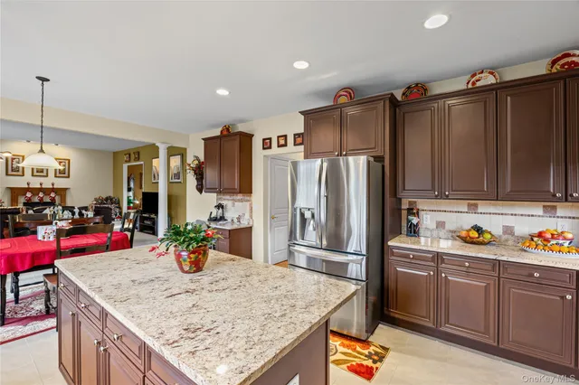 $999,999 | 4 Avolet Court, Mount Sinai, NY 11766