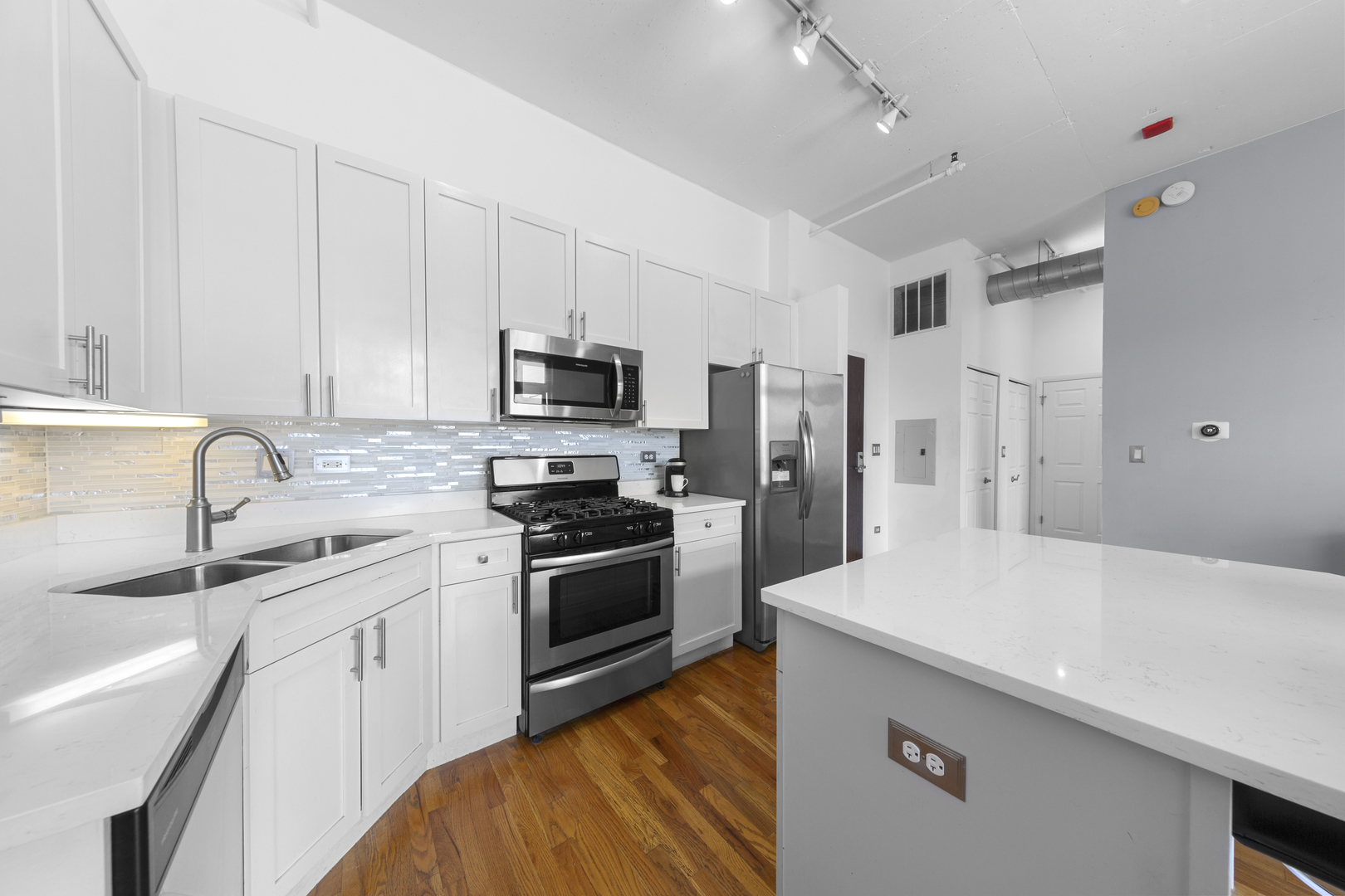 950 West Monroe Street, Unit 616 Chicago, IL 60607 - Photo 10 of 28 a kitchen with stainless steel appliances a sink stove refrigerator and cabinets