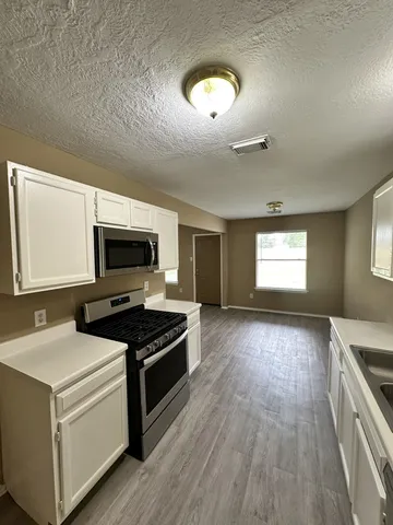 $1,799 | 6910 Bayou Crest Drive, Houston, TX 77088