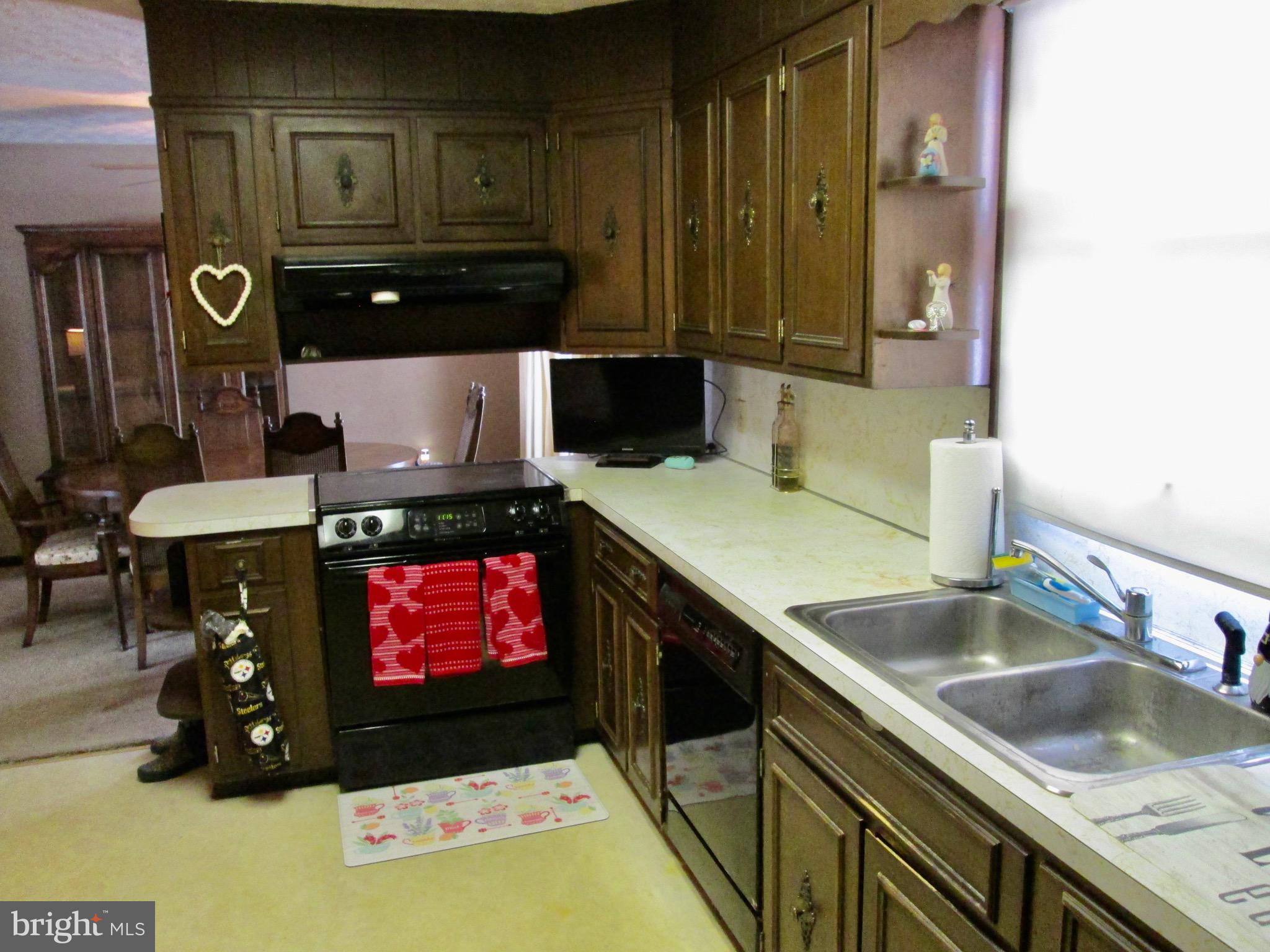 524 Prison Road Leesport, PA 19533 - Photo 4 of 64 30 Handle Kitchen