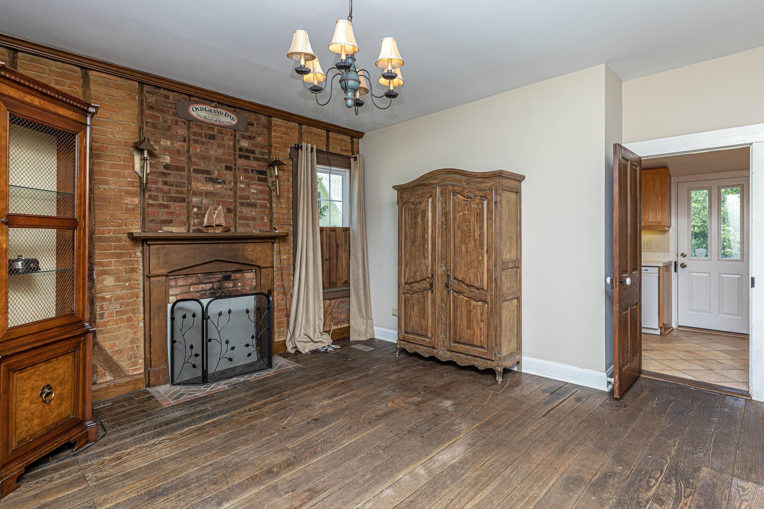 2209 Stratford Road Delaware, OH 43015 - Photo 8 of 64 Gallery Image 8