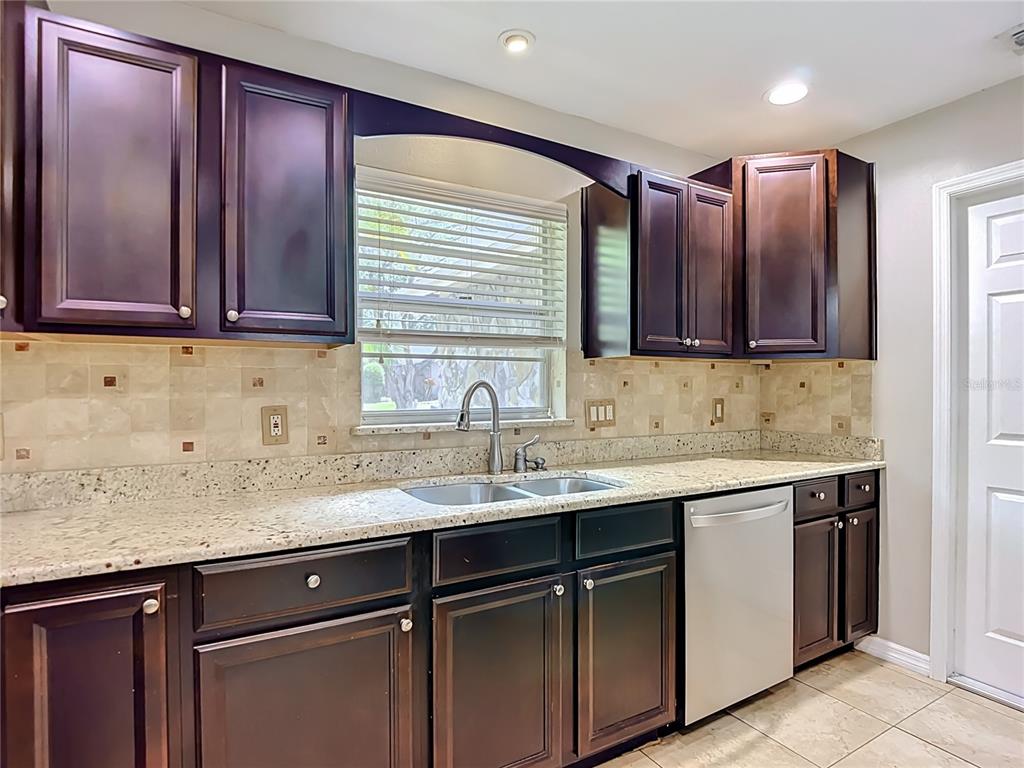 811 Ambassador Loop Tampa, FL 33613 - Photo 31 of 75