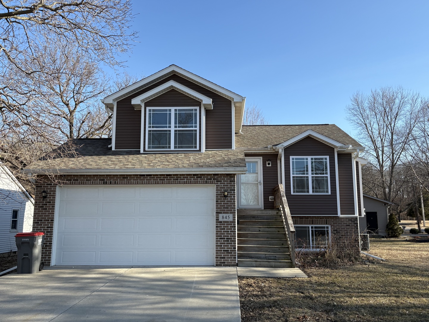 845 Hitt Street Ottawa, IL 61350 - Photo 1 of 22
