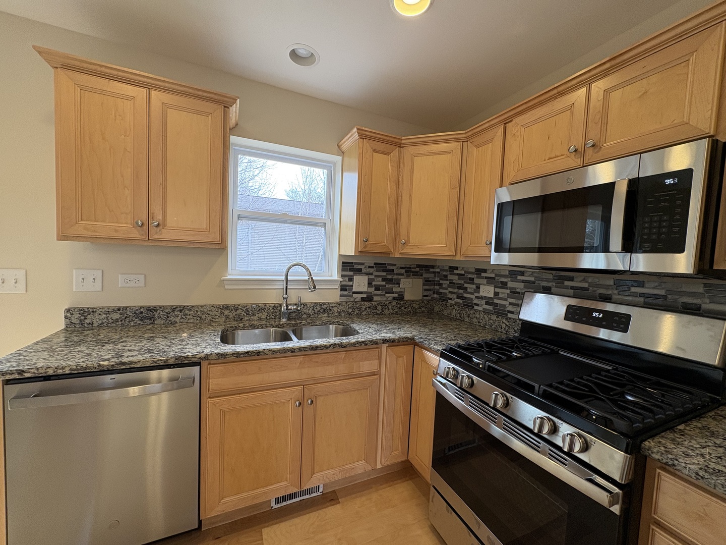 845 Hitt Street Ottawa, IL 61350 - Photo 5 of 22