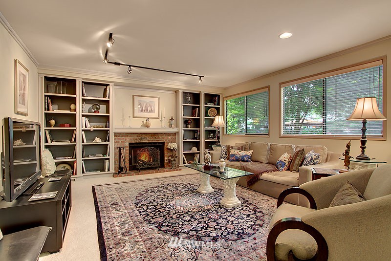 5112 Northeast 19th Street Renton, WA 98059 - Photo 4 of 25 Gallery Image 4