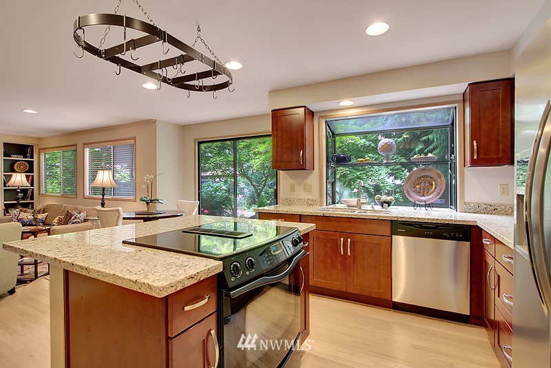 5112 Northeast 19th Street Renton, WA 98059 - Photo 7 of 25 Gallery Image 7