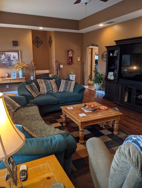 7215 Chestnut Ridge Road Winchester, TN 37398 - Photo 16 of 28 a living room with furniture and a flat screen tv
