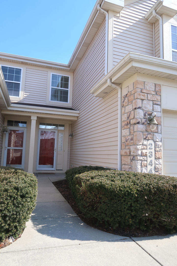 2344 Georgetown Court Aurora, IL 60503 - Photo 2 of 18