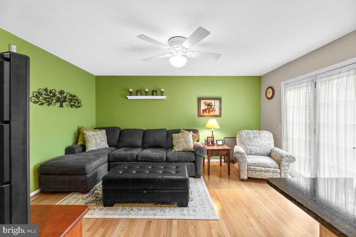 635 Concerto Lane Silver Spring, MD 20901 - Photo 11 of 50 Spacious and Comfortable Family Room