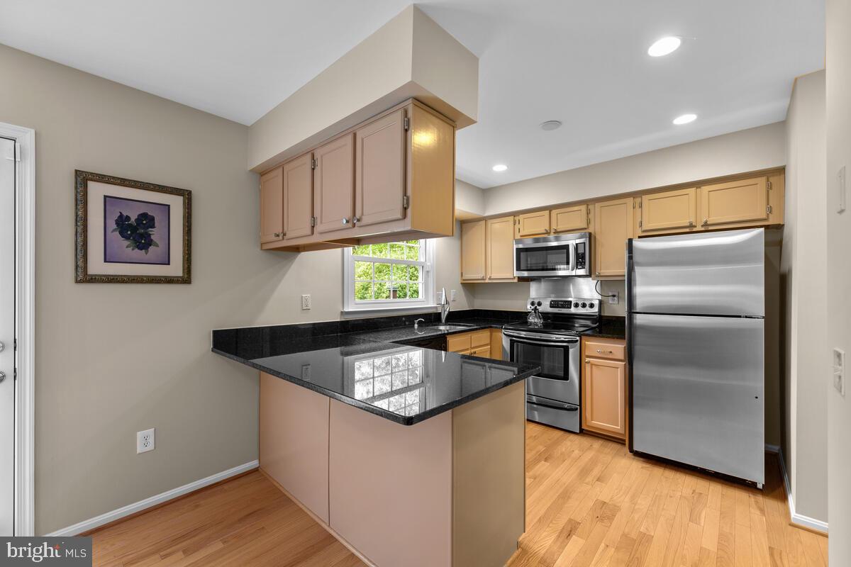 635 Concerto Lane Silver Spring, MD 20901 - Photo 14 of 50 Breakfast Bar for Casual Meal