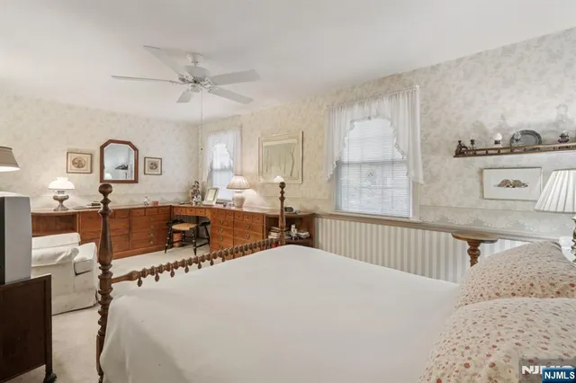 $937,500 | 52 Surrey Lane, Tenafly, NJ 07670