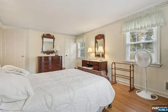 $937,500 | 52 Surrey Lane, Tenafly, NJ 07670