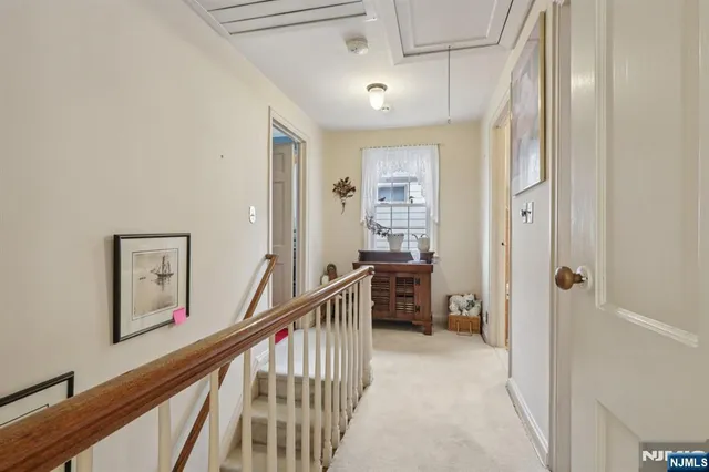 $937,500 | 52 Surrey Lane, Tenafly, NJ 07670