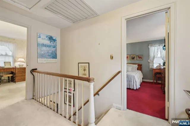 $937,500 | 52 Surrey Lane, Tenafly, NJ 07670