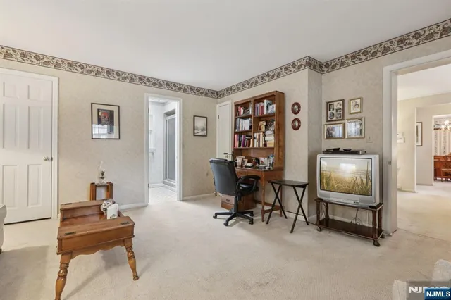 $937,500 | 52 Surrey Lane, Tenafly, NJ 07670