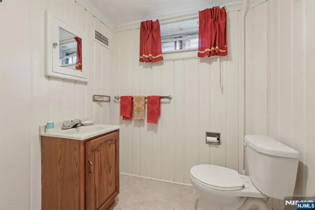 $937,500 | 52 Surrey Lane, Tenafly, NJ 07670