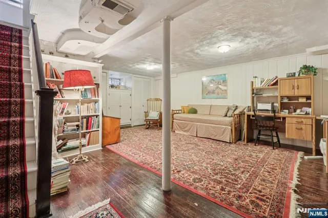 $937,500 | 52 Surrey Lane, Tenafly, NJ 07670