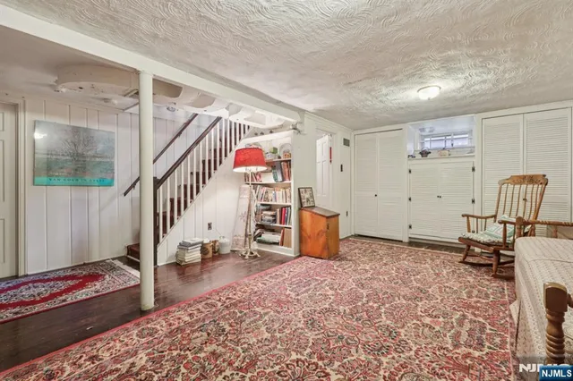 $937,500 | 52 Surrey Lane, Tenafly, NJ 07670