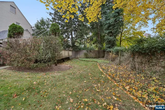 $937,500 | 52 Surrey Lane, Tenafly, NJ 07670