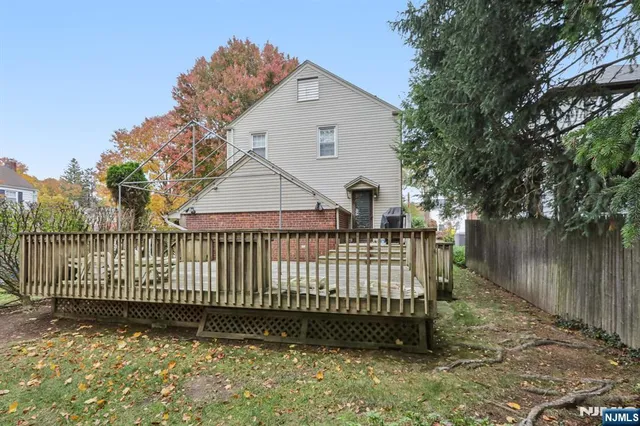 $937,500 | 52 Surrey Lane, Tenafly, NJ 07670