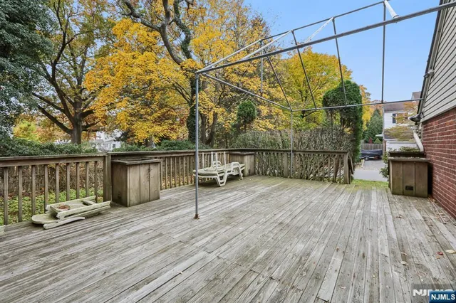 $937,500 | 52 Surrey Lane, Tenafly, NJ 07670