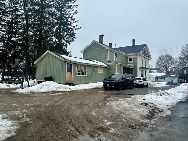 $1 | 336 Main Street, Easthampton, MA 01027