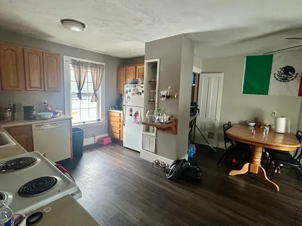 $1 | 336 Main Street, Easthampton, MA 01027
