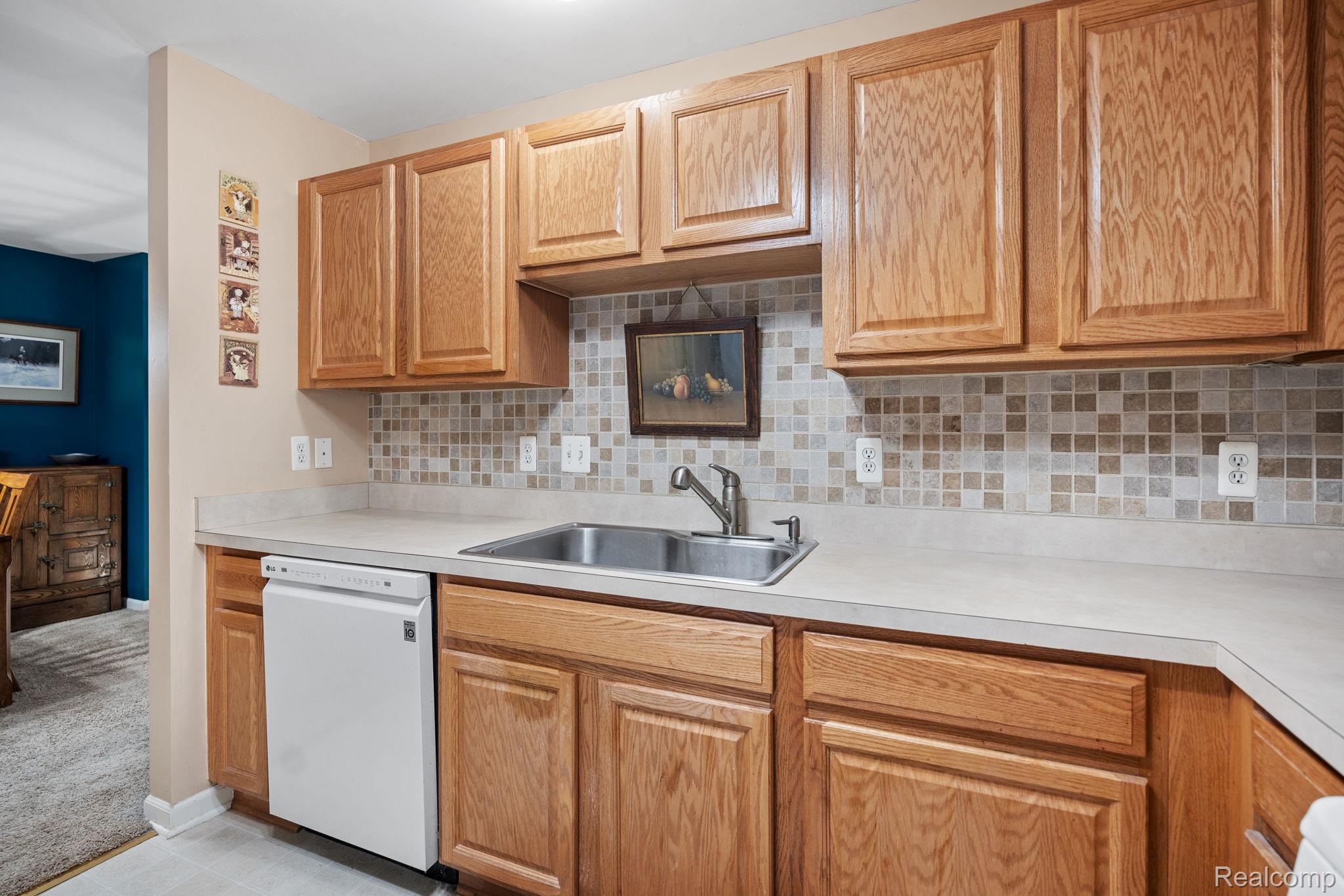16966 Farmington Road Livonia, MI 48154 - Photo 15 of 35 16-web-or-mls-DSC03771.JPG