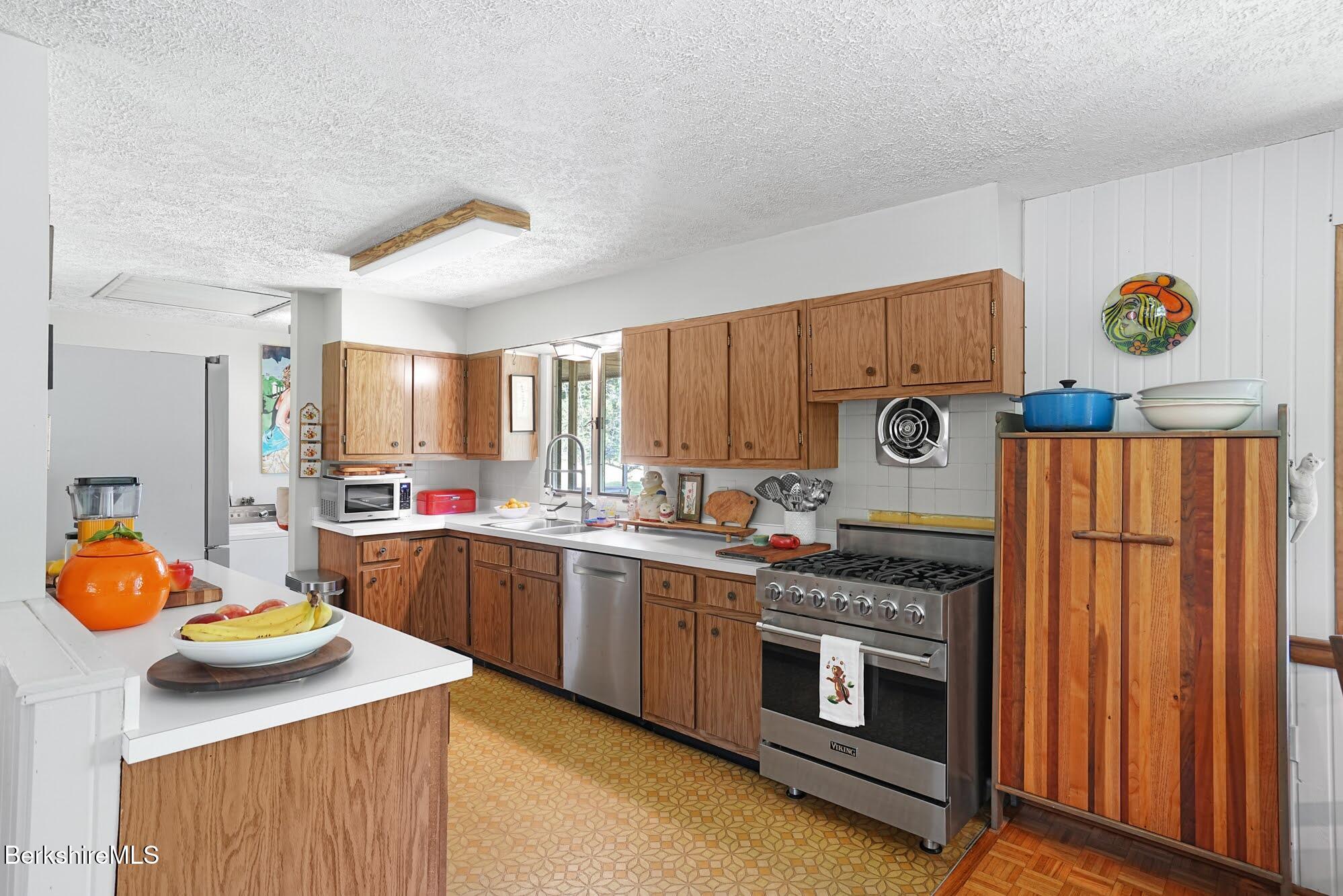 715 Main Road Monterey, MA 01245 - Photo 10 of 28 KITCHEN
