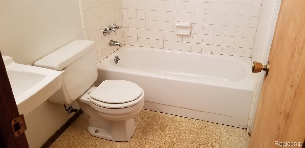 266 Barnes Lake Road Columbiaville, MI 48421 - Photo 11 of 17 2nd Bathroom.jpg
