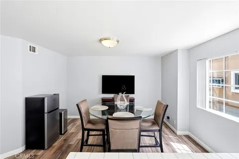 $659,000 | 7109 Farralone Avenue, Unit 117, Canoga Park, CA 91303