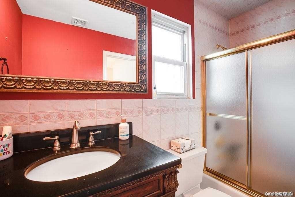 254 Haypath Road Old Bethpage, NY 11804 - Photo 4 of 11