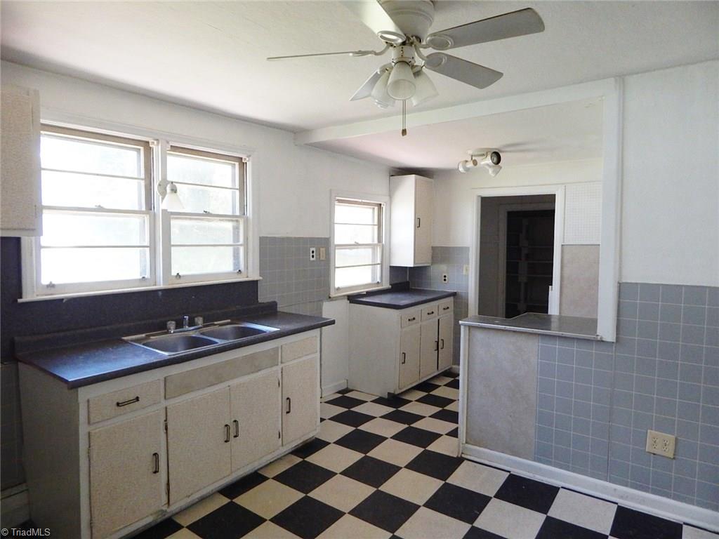 1304 Forrest Street High Point, NC 27262 - Photo 5 of 20 Huge kitchen with eat in area and pantry.