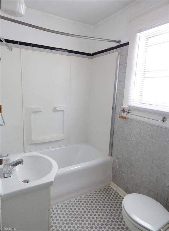 1304 Forrest Street High Point, NC 27262 - Photo 10 of 20 Bathroom.
