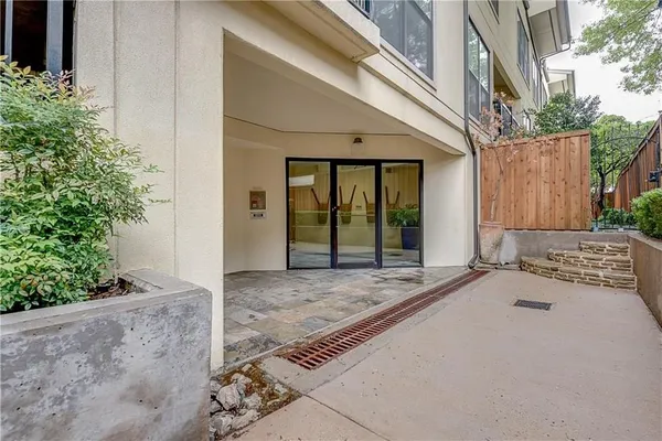 $440,000 | 4122 Avondale Avenue, Unit 204, Dallas, TX 75219