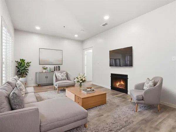 $440,000 | 4122 Avondale Avenue, Unit 204, Dallas, TX 75219