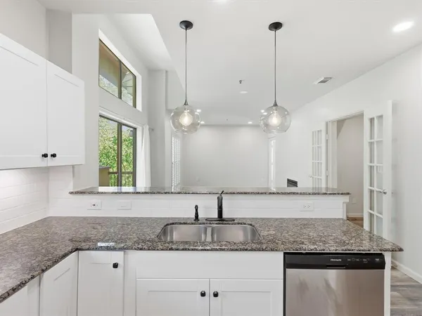 $440,000 | 4122 Avondale Avenue, Unit 204, Dallas, TX 75219