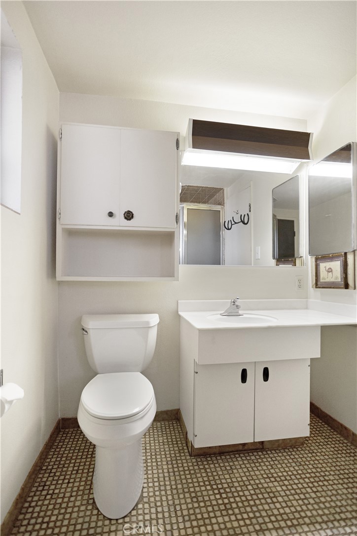 63542 Jadeite Street Joshua Tree, CA 92252 - Photo 17 of 37 a bathroom with a sink toilet and mirror