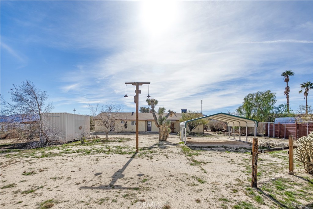 63542 Jadeite Street Joshua Tree, CA 92252 - Photo 36 of 37 a front view of a house with a yard