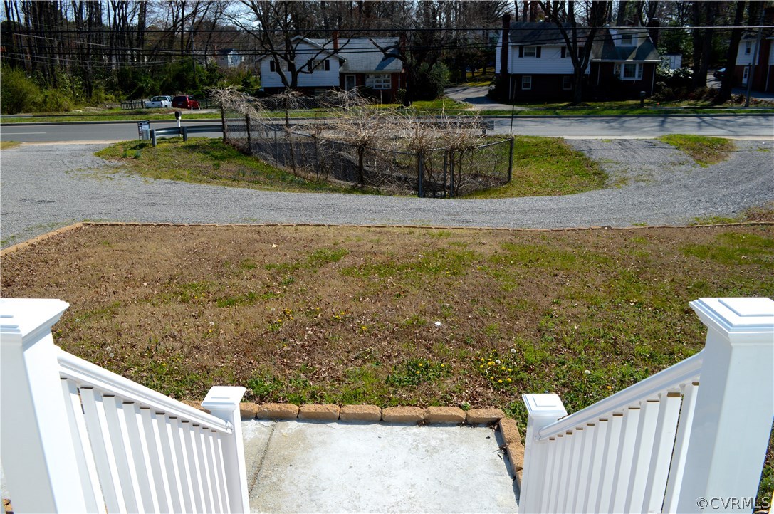 1932 North Parham Road Henrico, VA 23229 - Photo 5 of 18 Front yard