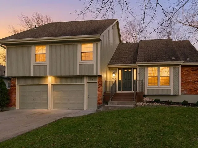 $425,000 | 3909 Southwest Hidden Cove Drive, Lee's Summit, MO 64082