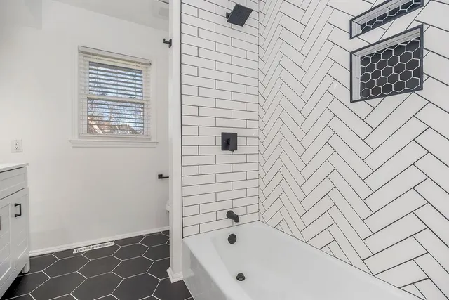 $425,000 | 3909 Southwest Hidden Cove Drive, Lee's Summit, MO 64082