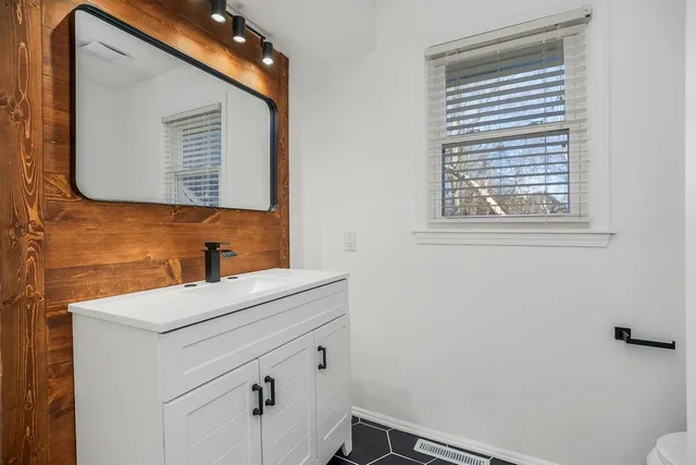 $425,000 | 3909 Southwest Hidden Cove Drive, Lee's Summit, MO 64082